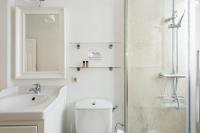Koupelna v ubytování Apartamentos Alcalá
