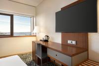 Ramada by Wyndham Lisbonにあるテレビまたはエンターテインメントセンター