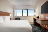 Ramada by Wyndham Lisbonにあるベッド