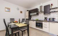 Kuchyň nebo kuchyňský kout v ubytování Apartments Duplic