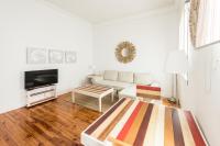 TV a/nebo společenská místnost v ubytování Apartamentos Alcalá