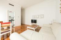 TV a/nebo společenská místnost v ubytování Apartamentos Alcalá