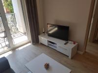 Telewizja i/lub zestaw kina domowego w obiekcie Apartament Bałtyk Nadmorskie Tarasy z parkingiem