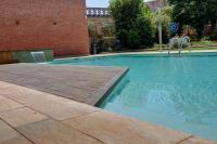 Bazén v ubytování Apartaments Suites Sant Jordi nebo v jeho okolí