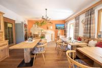 Telewizja i/lub zestaw kina domowego w obiekcie Hölzl Bed & Breakfast