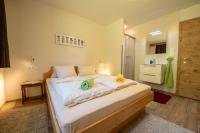 Łóżko lub łóżka w pokoju w obiekcie Hölzl Bed & Breakfast