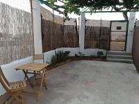Patio lub wspólna przestrzeń na świeżym powietrzu w obiekcie Apartamentos Playa Benitez