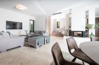 A seating area at Linde Villas