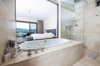 A bathroom at Linde Villas