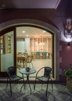 A seating area at Minaret Suites and Apartments