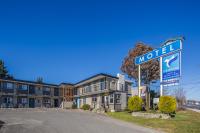 ナナイモにあるBluebird Motelの建物前のモーテルサイン
