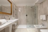 A bathroom at Grand Hotel Salsomaggiore