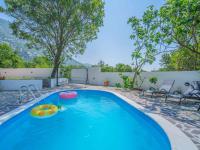 Bazén v ubytovaní Holiday Home Ivona by Interhome alebo v jeho blízkosti