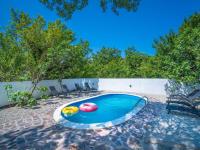 Bazén v ubytovaní Holiday Home Ivona by Interhome alebo v jeho blízkosti