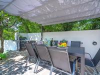 Vonkajšia záhrada v ubytovaní Holiday Home Ivona by Interhome