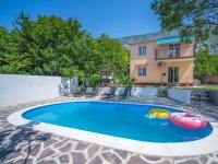 Bazén v ubytovaní Holiday Home Ivona by Interhome alebo v jeho blízkosti