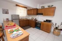 Kuchyňa alebo kuchynka v ubytovaní KOS Family House
