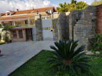 The building in which the holiday home is located