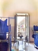 A seating area at Ostello degli Elefanti