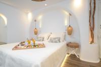 Posteľ alebo postele v izbe v ubytovaní Naxos Island Escape Suites