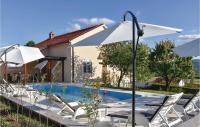 Bazén v ubytovaní Holiday Home Bajagic 90 With Outdoor Swimmingpool alebo v jeho blízkosti