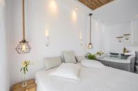 Posteľ alebo postele v izbe v ubytovaní Naxos Island Escape Suites