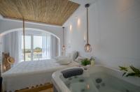 Posteľ alebo postele v izbe v ubytovaní Naxos Island Escape Suites