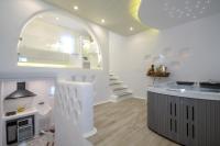 Kuchyňa alebo kuchynka v ubytovaní Naxos Island Escape Suites