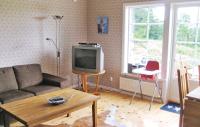 TV a/nebo společenská místnost v ubytování 2 Bedroom Lovely Home In Dals Rostock