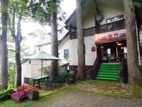Myoko Kogen Accommodation Guide 2026: 12 Ski Stays Around Akakura, and How to Choose Between Whole Houses and Inns