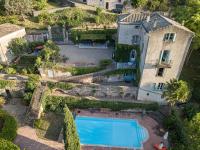 Vista sulla piscina di Le Chevalier Noir o su una piscina nei dintorni