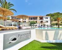 Bazén v ubytování Panormos Beach Hotel Skopelos nebo v jeho okolí