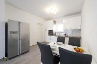 Kuchyňa alebo kuchynka v ubytovaní Carmen Apartment Deluxe