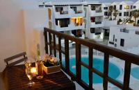 Bazén v ubytovaní Aqua Apt Sunrise & Sea Views alebo v jeho blízkosti