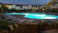 Bazén v ubytovaní Il Giardino di Laura - Sirmione alebo v jeho blízkosti