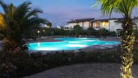Bazén v ubytovaní Il Giardino di Laura - Sirmione alebo v jeho blízkosti