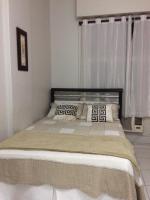 Charmoso apartamento Copacabanaにあるベッド
