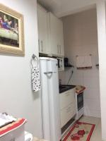Charmoso apartamento Copacabanaにあるキッチンまたは簡易キッチン