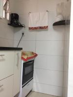 Charmoso apartamento Copacabanaにあるキッチンまたは簡易キッチン