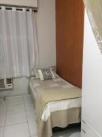 Charmoso apartamento Copacabanaにあるベッド
