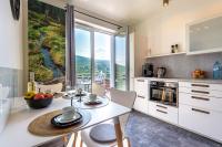 Kuchyňa alebo kuchynka v ubytovaní Apartament Logana z Sauną - 5D Apartamenty