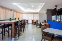 Posezení v ubytování Baymont by Wyndham McDonough