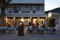 Reštaurácia alebo iné gastronomické zariadenie v ubytovaní Maria's Hotel