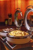 a pan of food sitting on a stove with two mirrors at VIVE Hotel Waikiki in Honolulu