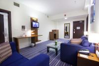 Holiday Bahrain Hotelにあるテレビまたはエンターテインメントセンター