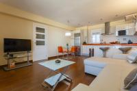 Televízia a/alebo spoločenská miestnosť v ubytovaní HORIZONTE Sunny Home by Cadiz4Rentals