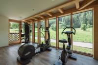 Posilňovňa alebo fitness centrum v ubytovaní Tevini Dolomites Charming Hotel
