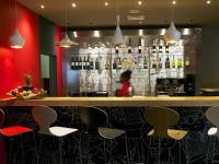 Lounge nebo bar v ubytování Hotel ibis Lisboa Saldanha