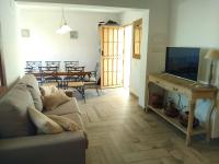 TV a/nebo společenská místnost v ubytování BOIRA - Vivienda en urbanización a primera línea de playa
