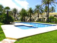 Bazén v ubytování BOIRA - Vivienda en urbanización a primera línea de playa nebo v jeho okolí